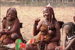 When drought and war struck Namibia in the 1980s, it looked as if the culture of the indigenous Himba people might disintegrate. 90% of Himba cattle, the center of their economy and identity, died. Some families left for Angola. Lacking any other means of survival and desperate for cash, a number of men joined South Africa's army in its fight against guerrillas seeking Namibian independence. Unable to feed themselves, Himba flowed into the town of Opuwo for relief food, settling in slums of cardboard and plastic sacks.